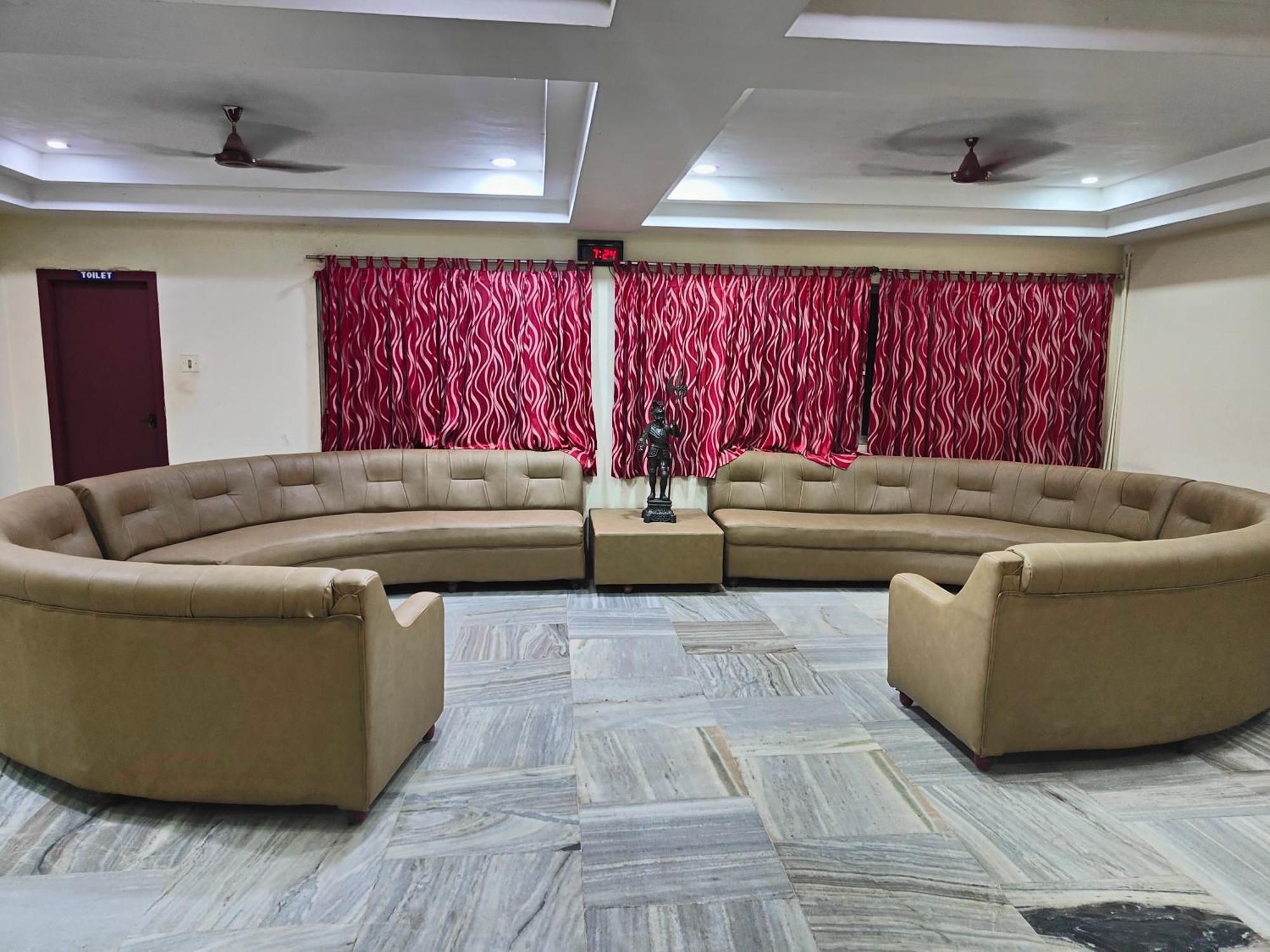 Hotel Geetha International ذوثوكدي المظهر الخارجي الصورة