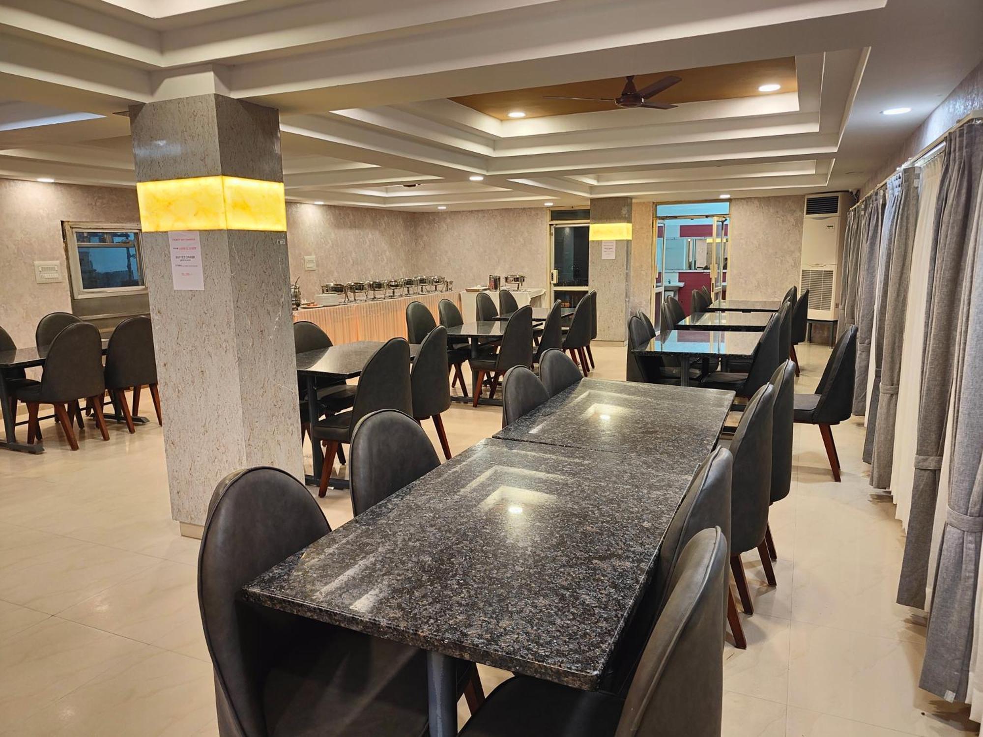 Hotel Geetha International ذوثوكدي المظهر الخارجي الصورة