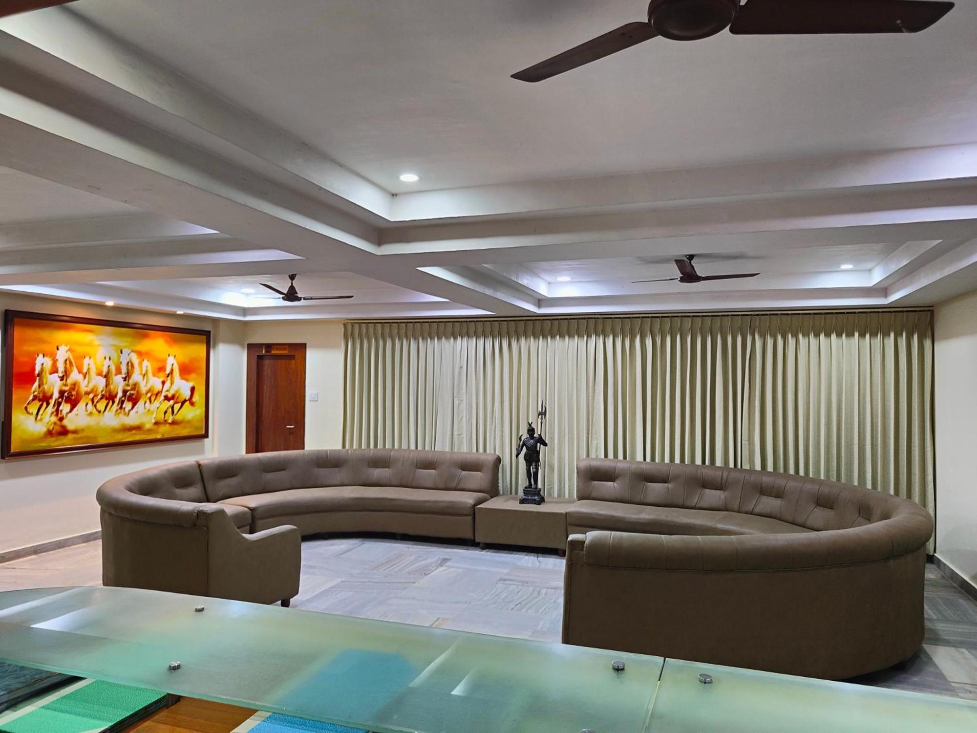 Hotel Geetha International ذوثوكدي المظهر الخارجي الصورة