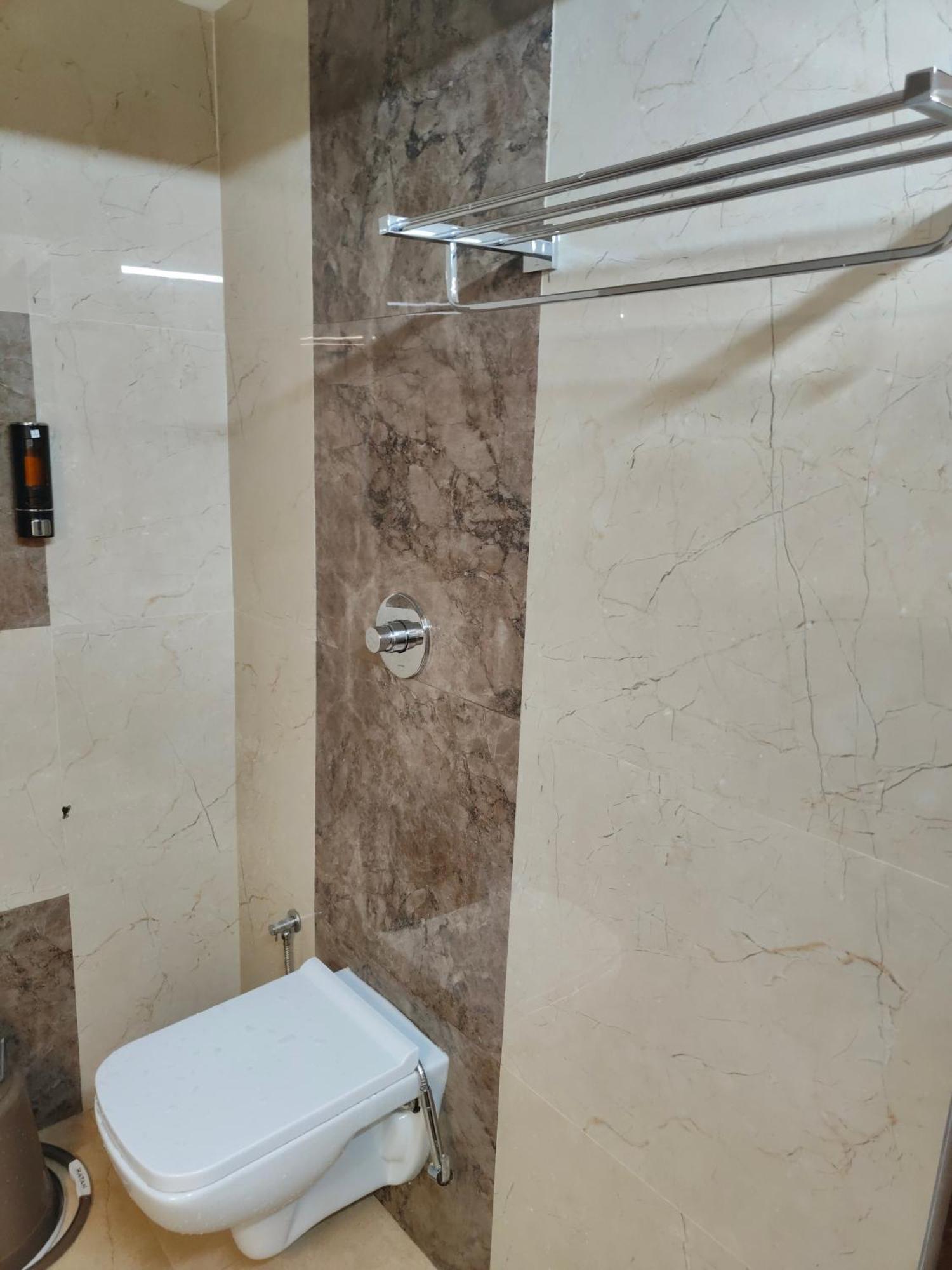 Hotel Geetha International ذوثوكدي المظهر الخارجي الصورة